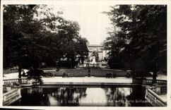 CPA Dijon Square Darcy et vue sur la Porte Guillaume 