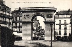 CPA Dijon Place Darcy et la Porte Guillaume 