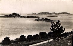 CPA Dinard Vue vers le Fort de Harbour et I'lle de Cezembre 