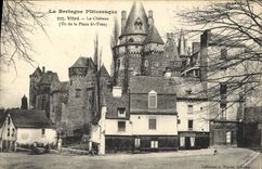 CPA Vitre Le Chateau Vu de la Place St Yves 