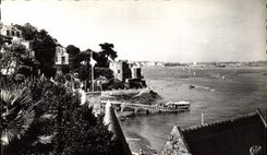 CPA Dinard Embarcadere des Vedettes Vertes Promenade du Clair de Lune 