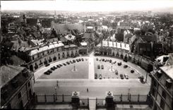 CPA Dijon Cote d'Or Place de la Liberation 