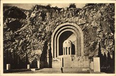 CPA Nice Alpes Maritimes Monument aux Morts 