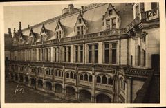 CPA Chateau de Pierrefonds Colonnade de la Cour d'Honneur 