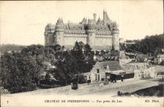 CPA Chateau de Pierrefonds Vue prise du Lac 