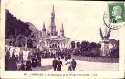 CPA Lourdes La Basilique et la Vierge Couronnee 