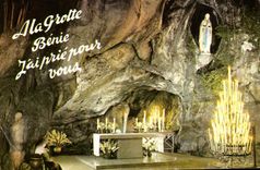 CPA Ala Grotte Benie Jai prie pour vous Lourdes 
