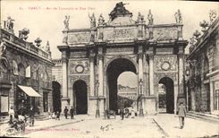 CPA Nancy Arc de Triomphe et Rue Here 