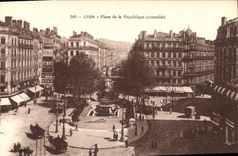 CPA Lyon Place de la Republique 