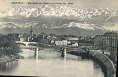 CPA Grenoble Panorama des Quais et la Chaine des Alpes 