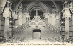 CPA Lyon Basilique de Notre Dame de Fourviere La Crypte Escalier du Vestibule Saint Joseph 