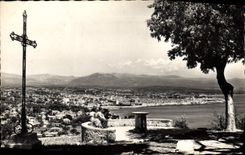 CPA La Garoupe La table d'orientation Vue panoramique sur Antibes Au fond la chaine des Alpes 