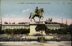 CPA Lyon Place Bellecour Statue de Louis XIV 