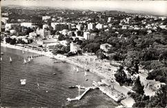 CPA Juan les Pins AM La Plage et la pinede a gauche le Casino 