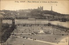 CPA Lyon Place Bellecour et Coteau de Fourviere 