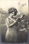 CPA Avril  Femme