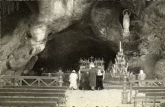 CPA Lourdes La Grotte Miraculeuse 