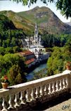 CPA Lourdes La Basilique et le Gave 