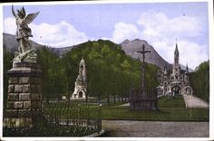 CPA Lourdes Htes Put St Michel l'Esplanade et la Basilique 