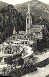 CPA Lourdes La Basilique vue de cote 