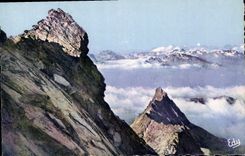 CPA Les Alpes Pittoresque Deux Sommets Altiers emergent des nuages 