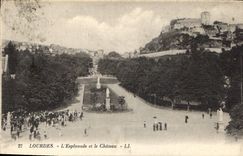 CPA Lourdes L'Esplanade et le Chateau 