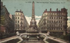 CPA Lyon Place a Republique et le Monument Carnot 