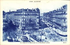 CPA Lyon Illustre Place de la Republique et la Monument Carnot 