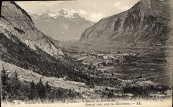 CPA Bourg d'Oisans Vue generale et les Massif de Belledonne 