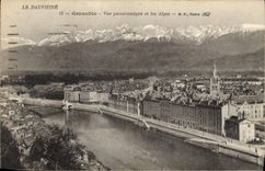 CPA Le Dauphine Grenoble vue Panoramique et les Alpes 