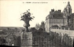 CPA Blois L'Eveche et la Cathedrale 