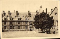 CPA Blois Chateau Mon Hist Facade exterieure et Porte d'Entree au dessus de laquelle se trouve la st