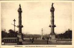 CPA Bordeaux Les Colonnes Rostrates et les Quinconces 