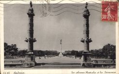 CPA Bordeaux Les Colonnes Rostrates et les Quinconces 
