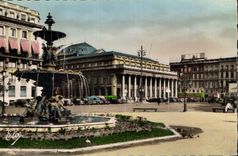 CPA Bordeaux Gironde Place de la Comedie  Le Grand Theatre et la Fontaine des Allees de  Tourny 