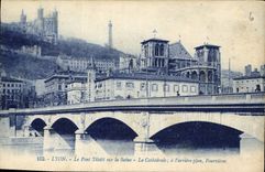 CPA Lyon Le Pont Tilsitt sur la Sabne a l'arriere plan Fourvieres 