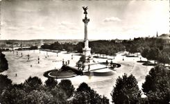 CPA Bordeaux Gironde Place des Quinconces Monument des Girondins 
