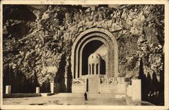 CPA Nice Alpes Maritime Monument aux Morts 