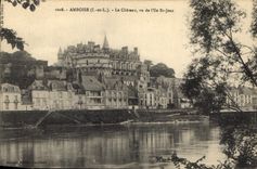 CPA Amboise Le Chateau vu de l'Ile St Jean 