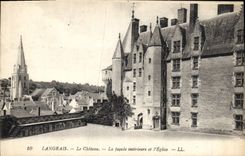 CPA Langeais Le Chateau La Facade interieure et l'Eglise 