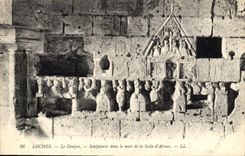 CPA Loches le Donjon Sculptures dans le mur de la Salle d'Annes 