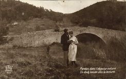 CPA Perdus dans l'exquise nature Femme