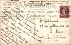 CPA Douai La Cour de l'Hotel de Ville 