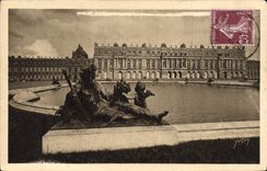CPA Splendeurs et Charmes de Versailles Facade du Chateau sur les Parterres d'Eau 