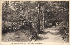 CPA L'Ardoisiere pres Vichy une Allee du Parc 