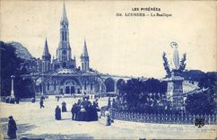 CPA Les Pyrenees Lourdes la Basilique 