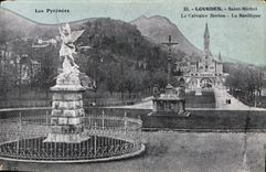 CPA Les Pyrenees Lourdes Saint Michel le Calvaire Breton la Basilique 
