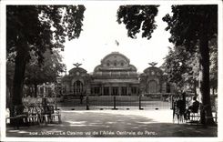 CPA Vichy le Casino vu de l'Allee centrale du Parc 