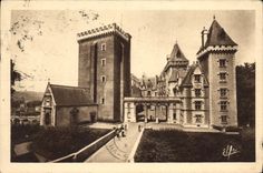 CPA Pyrenees Ocean Pau le Chateau Henri IV Donjon Facade et Entree 