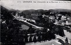 CPA Lourdes vue d'ensemble de la Basilique 1e le Pont Neuf 